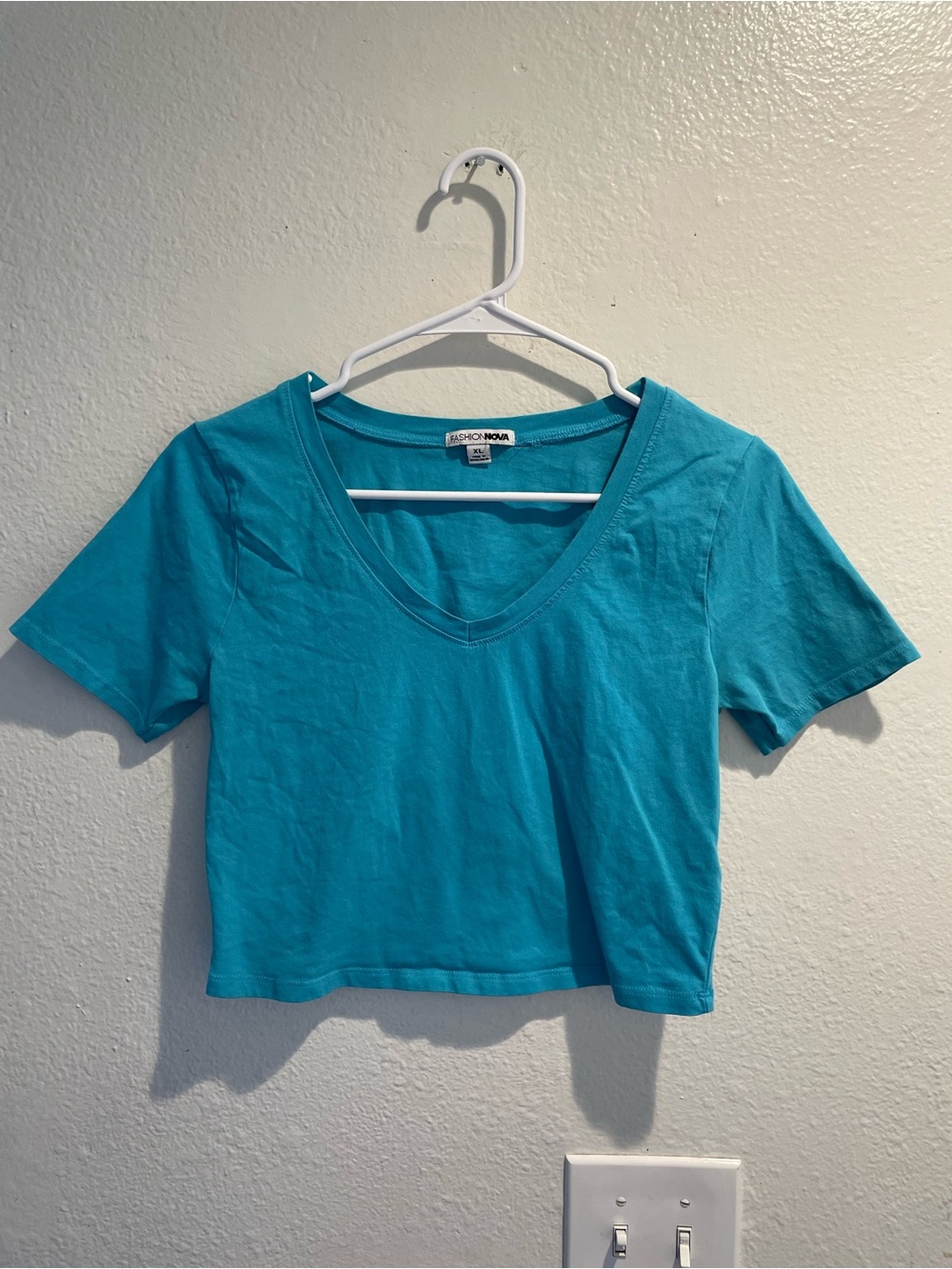 🦋 Fashion Nova Womens Cropped V-Neck T-Shirt Size XL Aqua Turquoise Baby Tee